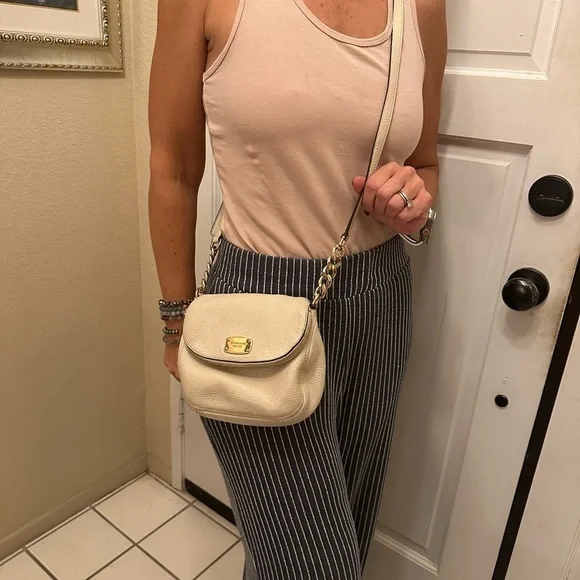 Michael Kors Bedford Flap Crossbody Bag – Ecru Pebbled Leather NWT - Picture 3 of 15